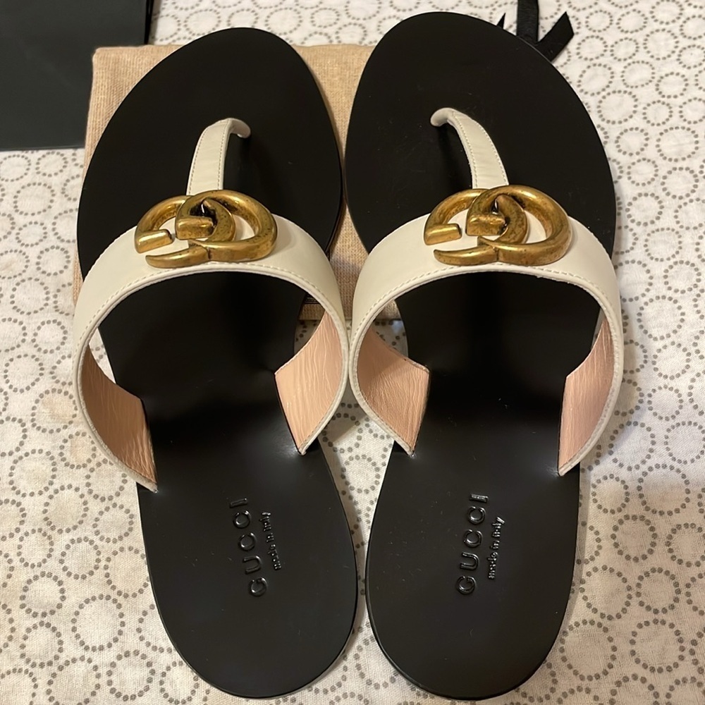 Gucci Cream and Black Sandals with Iconic GG Logo - Picture 5 of 12
